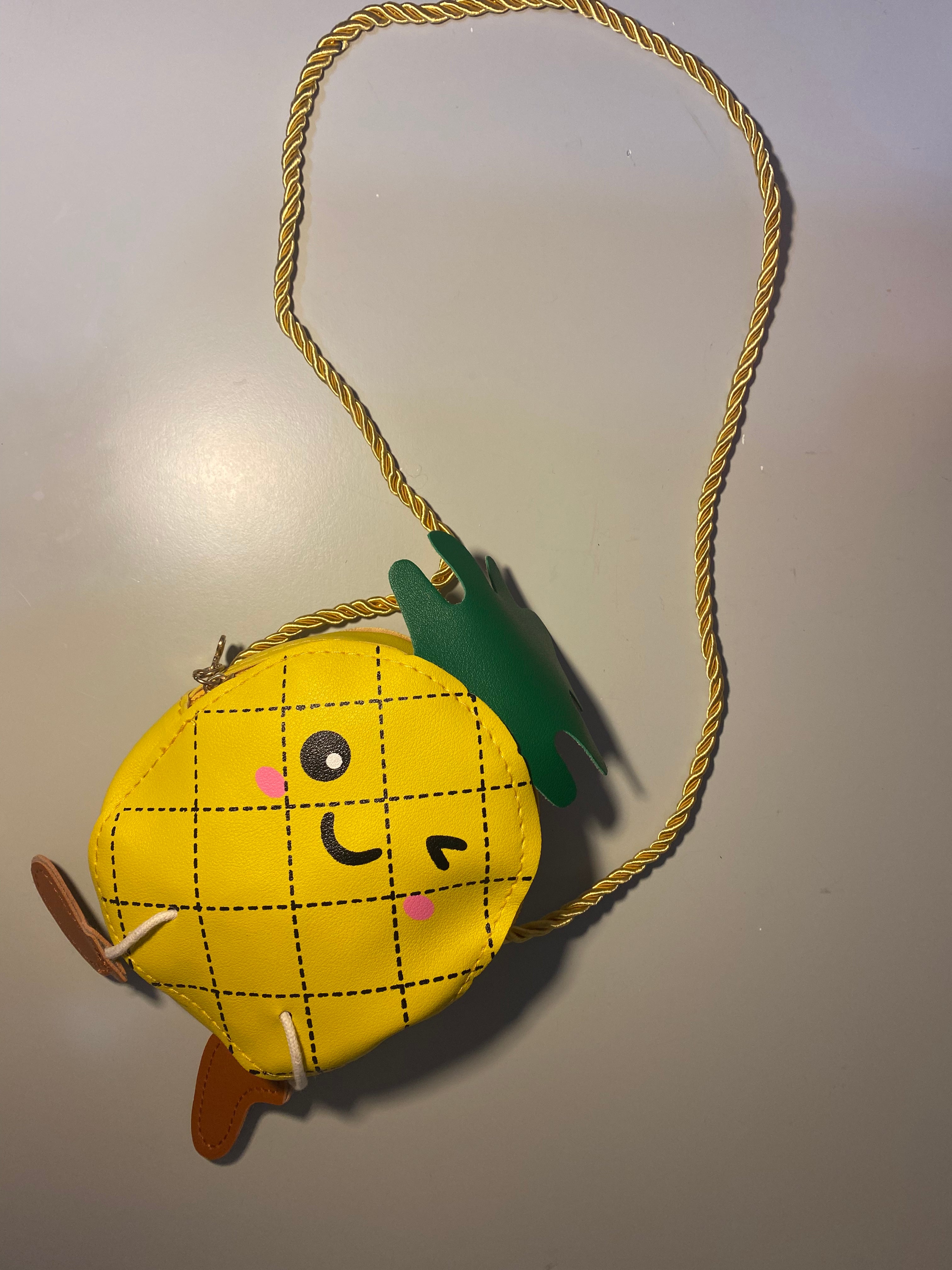 Pineapple purse